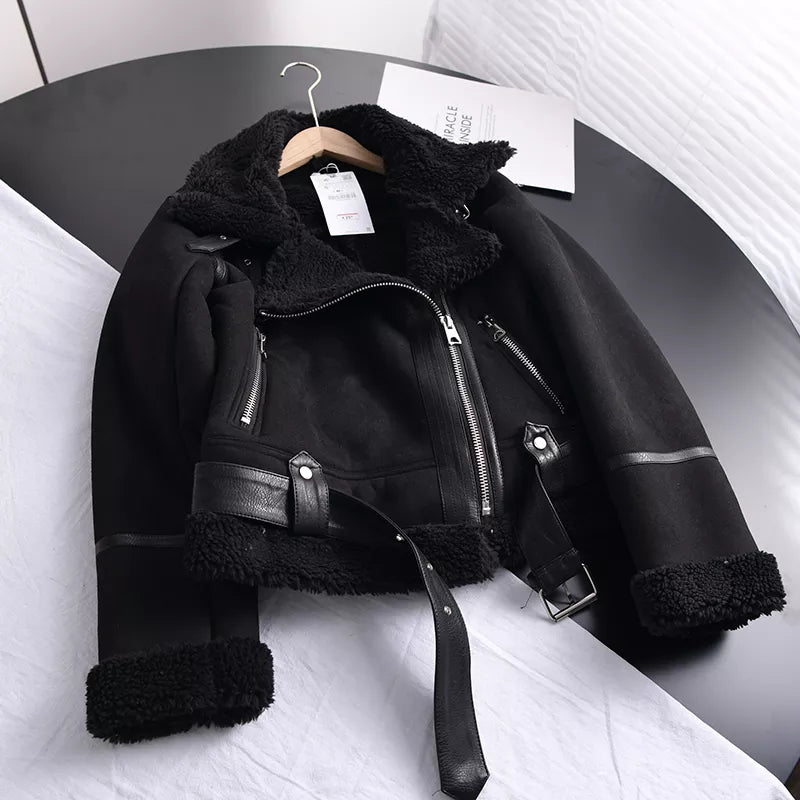 Dam Vinterjacka i Semskad Skinn med Unik Design